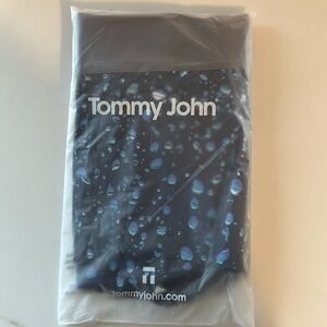 Tommy John Second Skin boxer briefs. Size large with 6” inseam. Drk summer storm